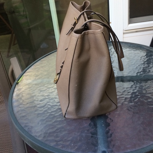 Michael Kors bag! - Picture 3 of 4