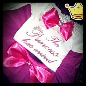 Princes arrive newborn shirt with feather headband