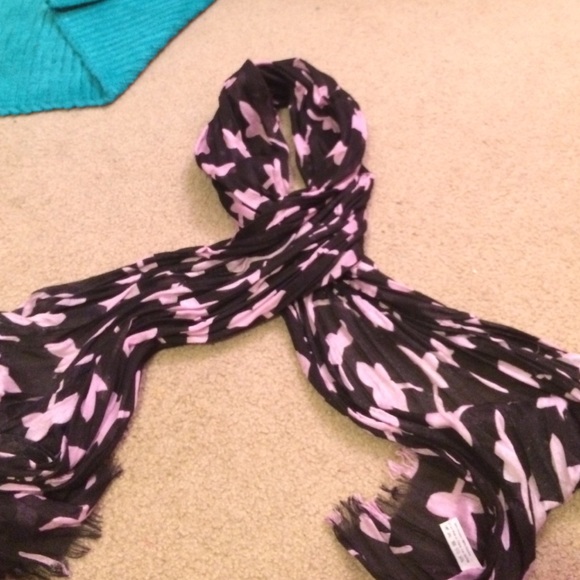 Leaf Scarf - Picture 1 of 2
