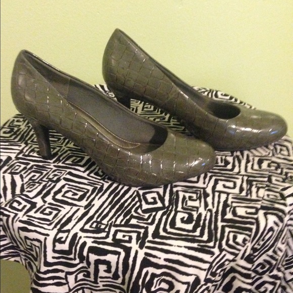 Cute Gray Small Heels