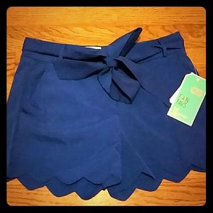 Gianni Bini fan fav scalloped hem shorts