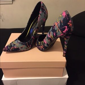High heel pumps