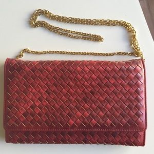 Metal strap shoulder bag by Urban Expressions