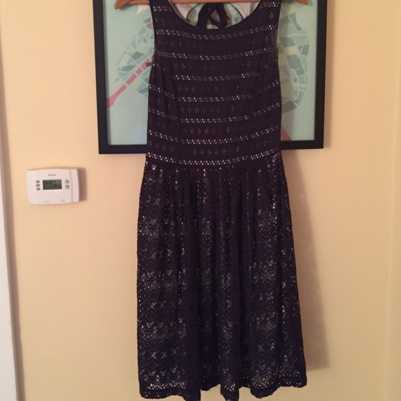 ❌❌SOLD❌❌Anthropologie back detail dress - Picture 3 of 4