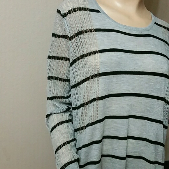 ❌SOLD❌ HIGH LOW STRIPE LIGHT FIT LONG SLEEVE TOP - Picture 2 of 4