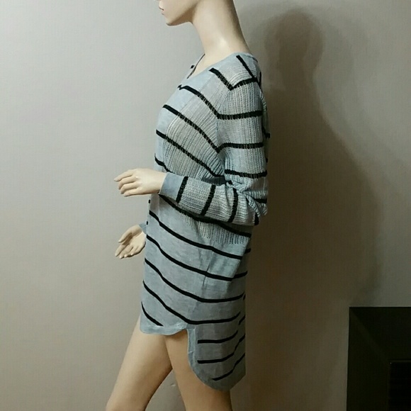 ❌SOLD❌ HIGH LOW STRIPE LIGHT FIT LONG SLEEVE TOP - Picture 3 of 4