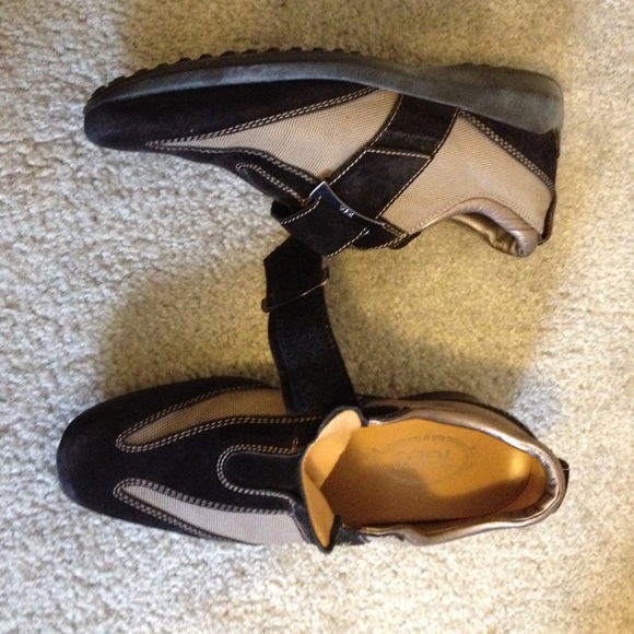 Todd's brown shoes