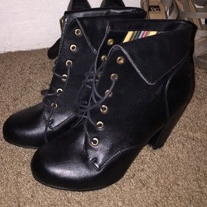 Booties.. Black pleather.. Cute and comfy!