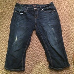 Seven7 denim distressed capris