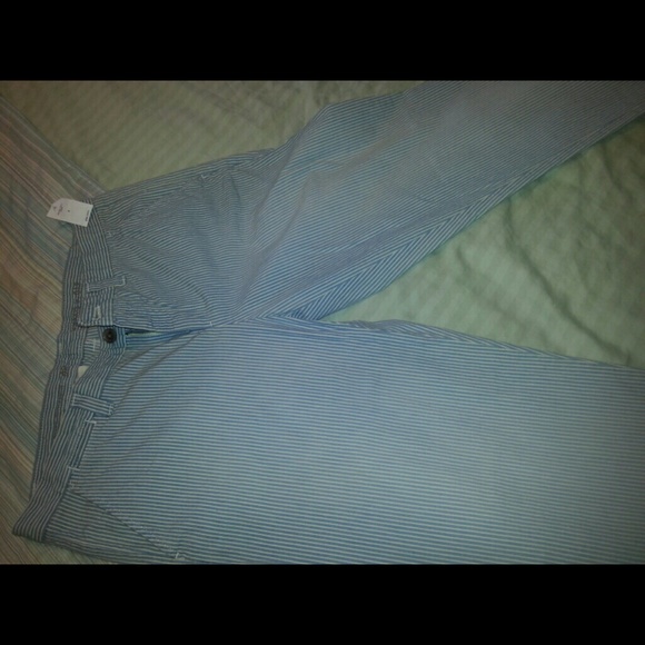 Gap broken in straight khaki