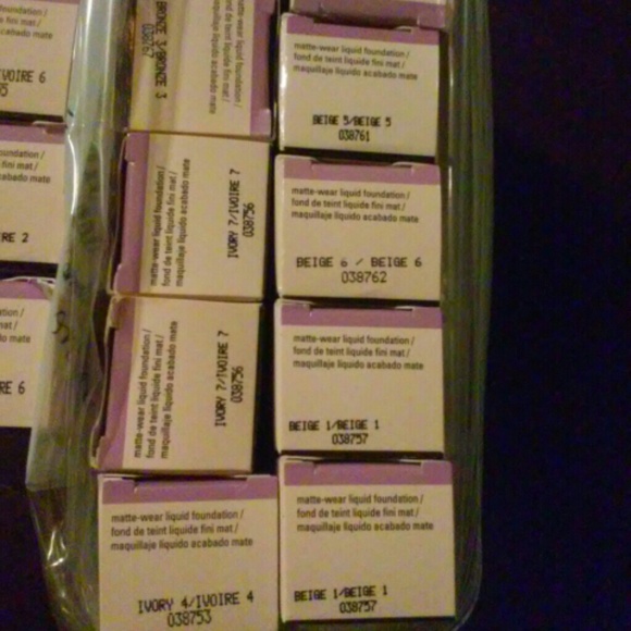 Mary Kay matte wear liquid foundation - Picture 3 of 4