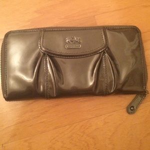 Coach wallet (negotiable)