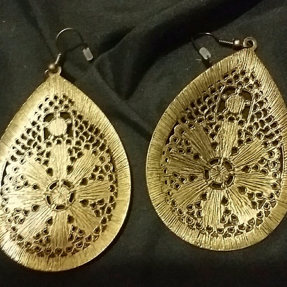 Earring - Picture 2 of 2