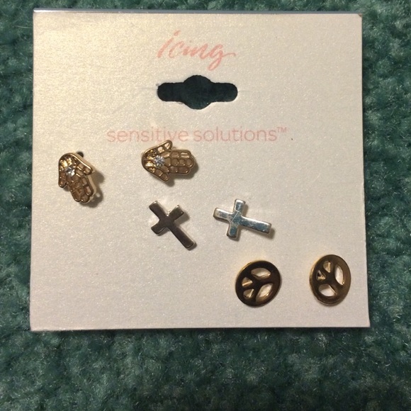 💥brand new set of 3 icing earrings