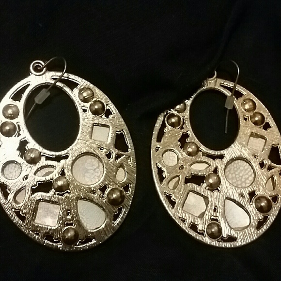 Earring - Picture 2 of 2