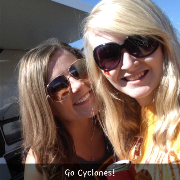 Meet Your Posher, Katlyn! - Picture 2 of 3