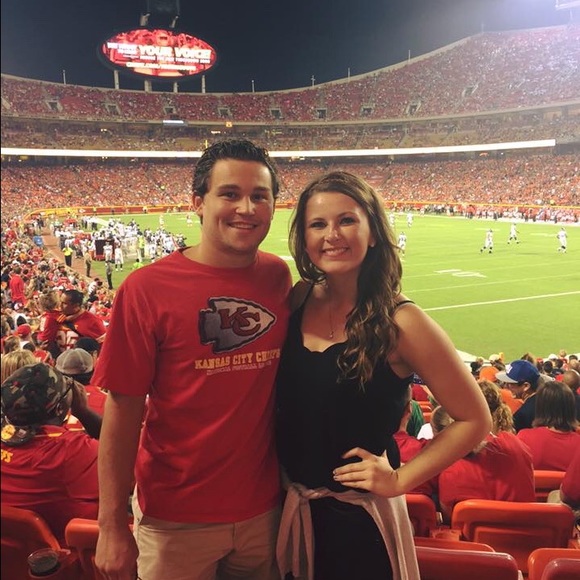 Meet Your Posher, Katlyn! - Picture 3 of 3