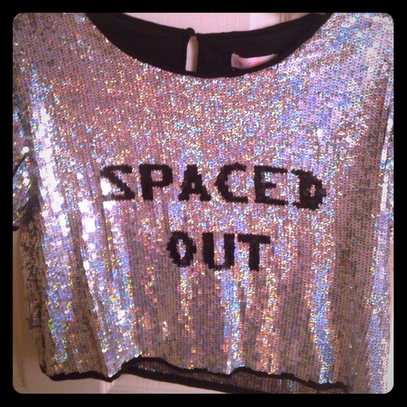 "Spaced Out" crop sequin tee!