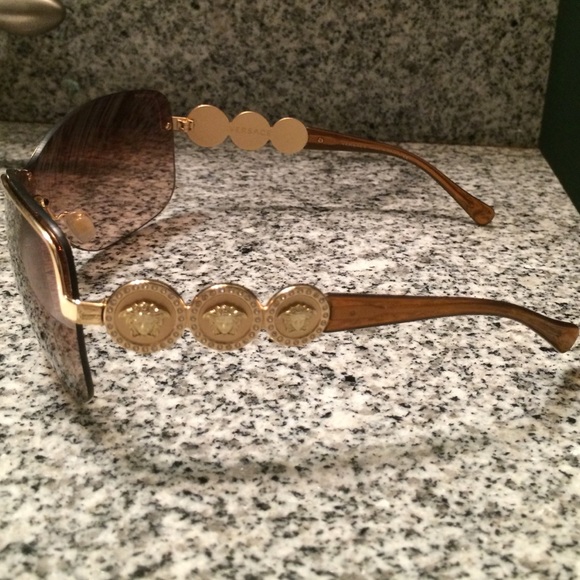 Authentic Versace sunglasses - Picture 2 of 4