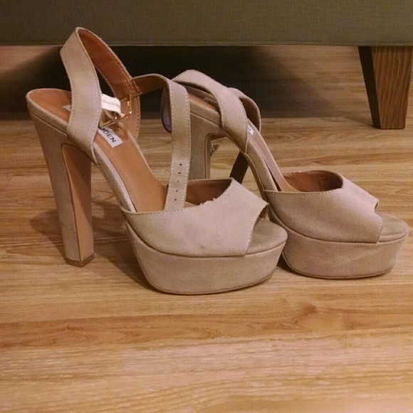 Steve Madden Platform Sandals (reserved)