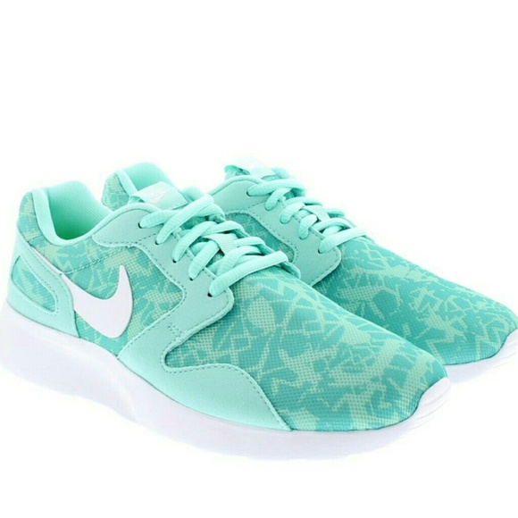 SOLD****New Nike women's fitness shoes Teal white - Picture 2 of 4