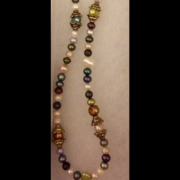 Hand made necklace pearl necklace.