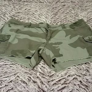 Super cute fringe shorts