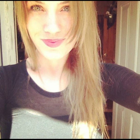 Meet your Posher, Elizabeth - Picture 2 of 8