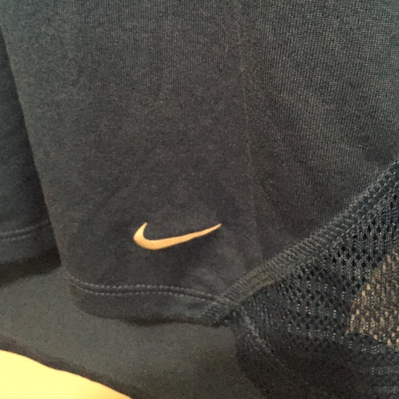 Cute and casual Nike fitness top. - Picture 2 of 3