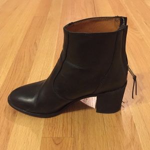 Madewell "Ames" 100% leather black ankle booties