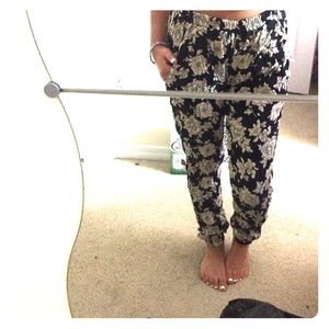 brand new Brandy Melville jogger/harlem style pant