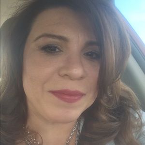 Meet your Posher, Leonor