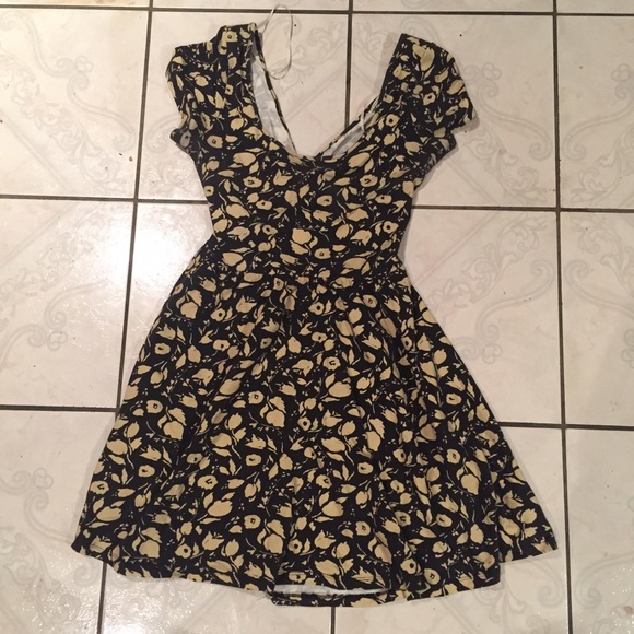 🚫🚫🚫SOLD🚫🚫🚫 Cute Floral Skater Dress - Picture 3 of 3