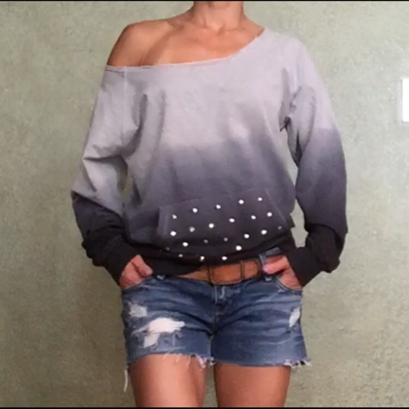 🌟Fabulous sweatshirt with studs🌟 - Picture 2 of 3