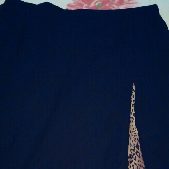 Cute nee lenth skirt