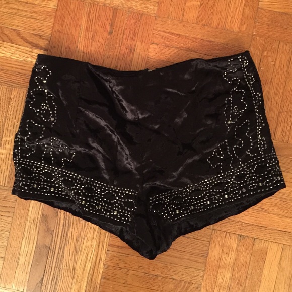 Ecote Pants - 💚SALE Velvet beaded highwaisted shorts