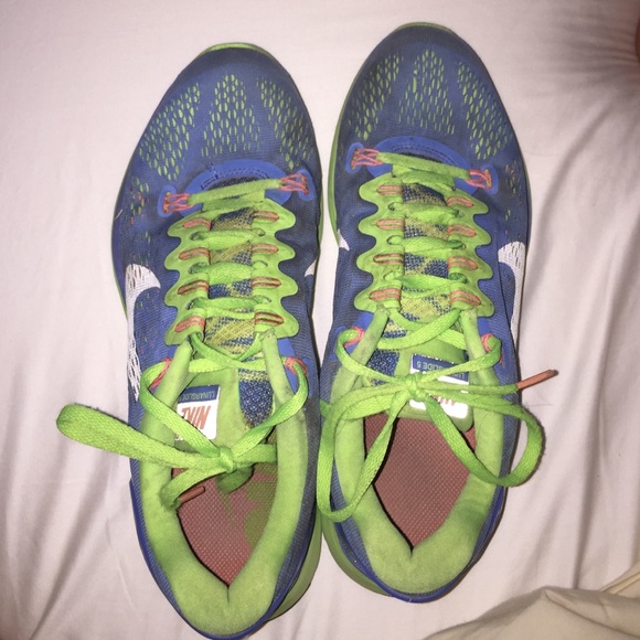 Nike tennis shoes