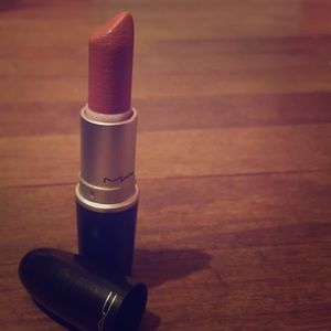 MAC NEVER USED brave lipstick