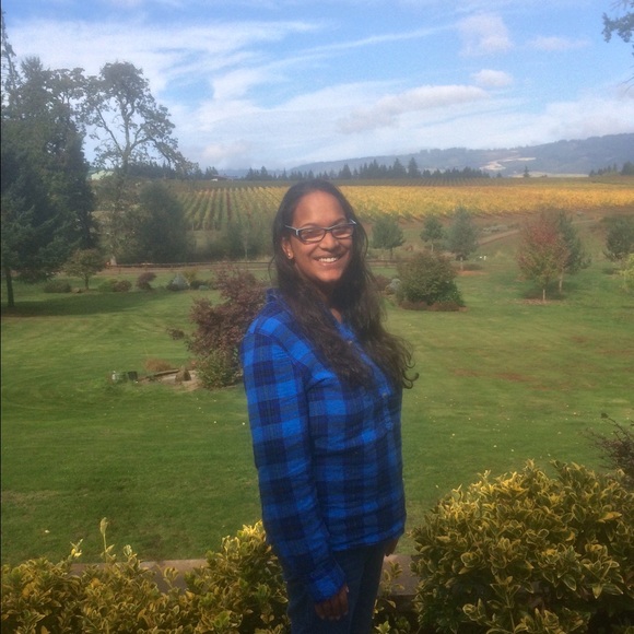 Meet your Posher, Joanna - Picture 2 of 2