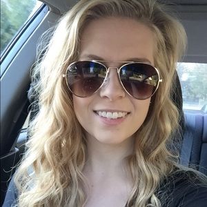 Meet your Posher, Karisa