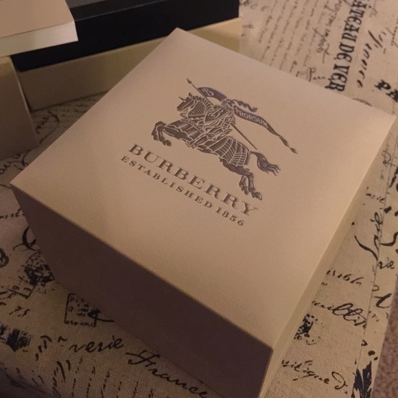 Authentic Burberry watch box - Picture 2 of 3