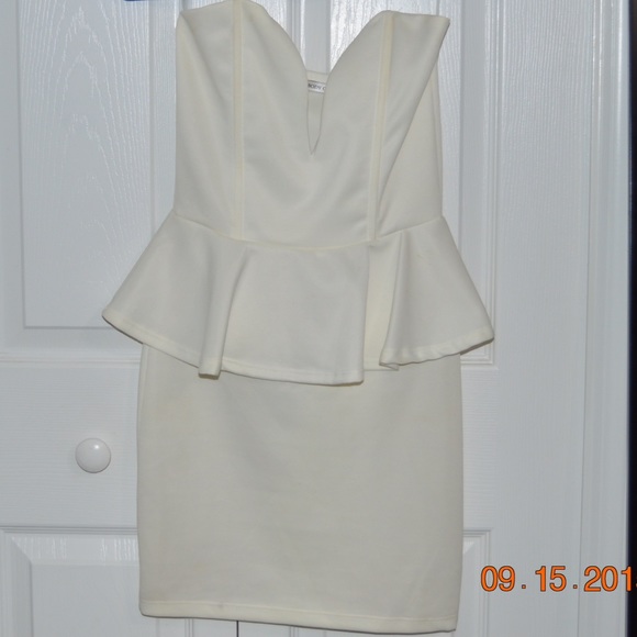 White strapless dress (small)