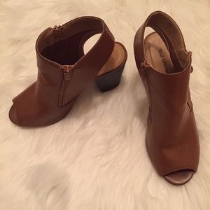 Fall Trend Alert! Tan leather boots