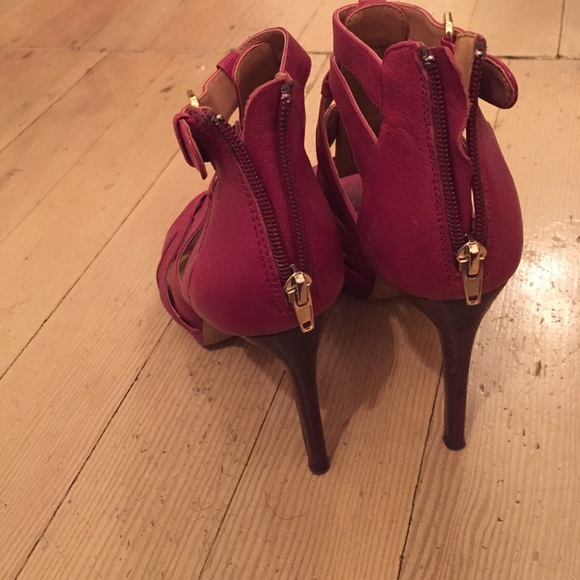 Nine West Cagey Red Heels - Picture 4 of 4