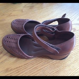 💕💕Nurture Closed Toe Sandal Size 8M🌹🌹