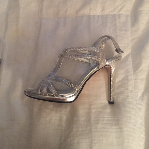 Heels - Picture 3 of 3