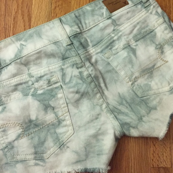 AE Shorts - Picture 2 of 4