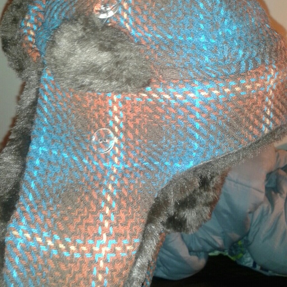 WARM WINTER HATS - Picture 2 of 4