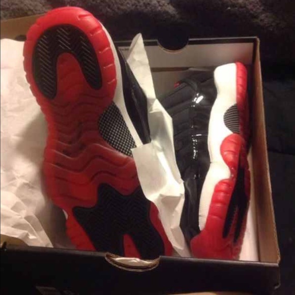 Retro Low Bred 11s - Picture 2 of 4
