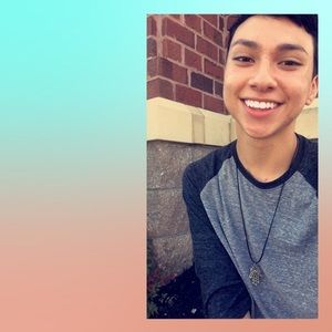 Meet your Posher, Alexis